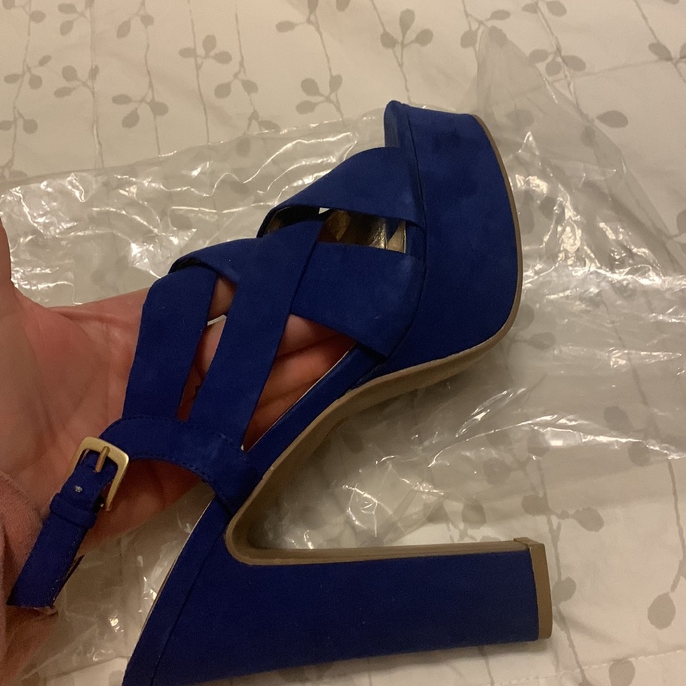 Criss Cross Platform Slingback - Picture 6 of 8